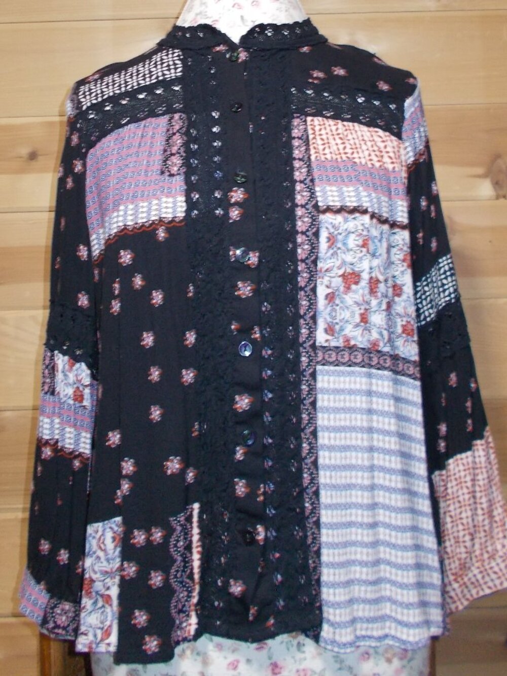 LUCKY BRAND Blouse 100% VISCOSE with black Lace Size S/P EUC